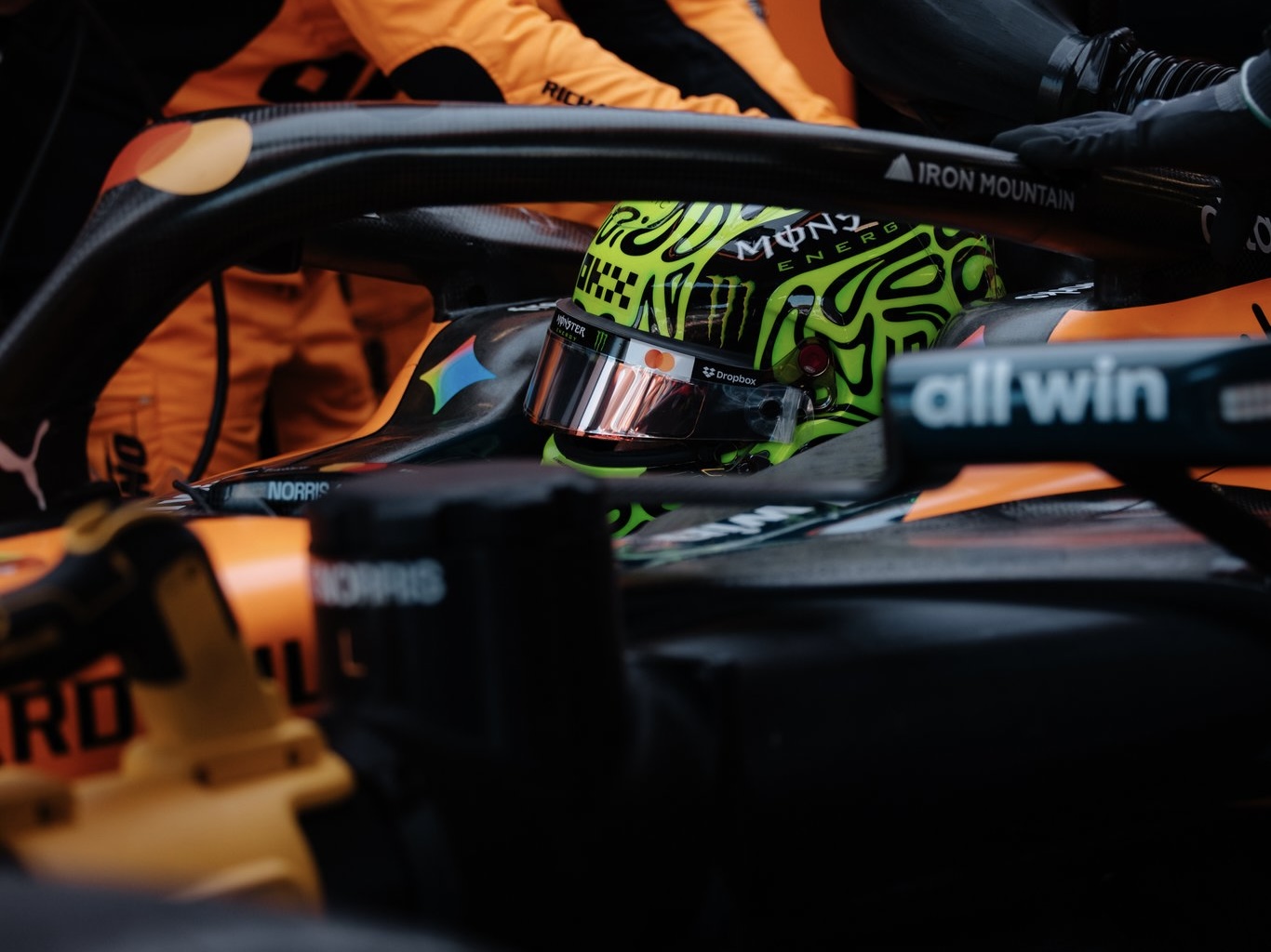 Norris: “Ferrari ha una macchina migliore, ma stiamo facendo progressi”