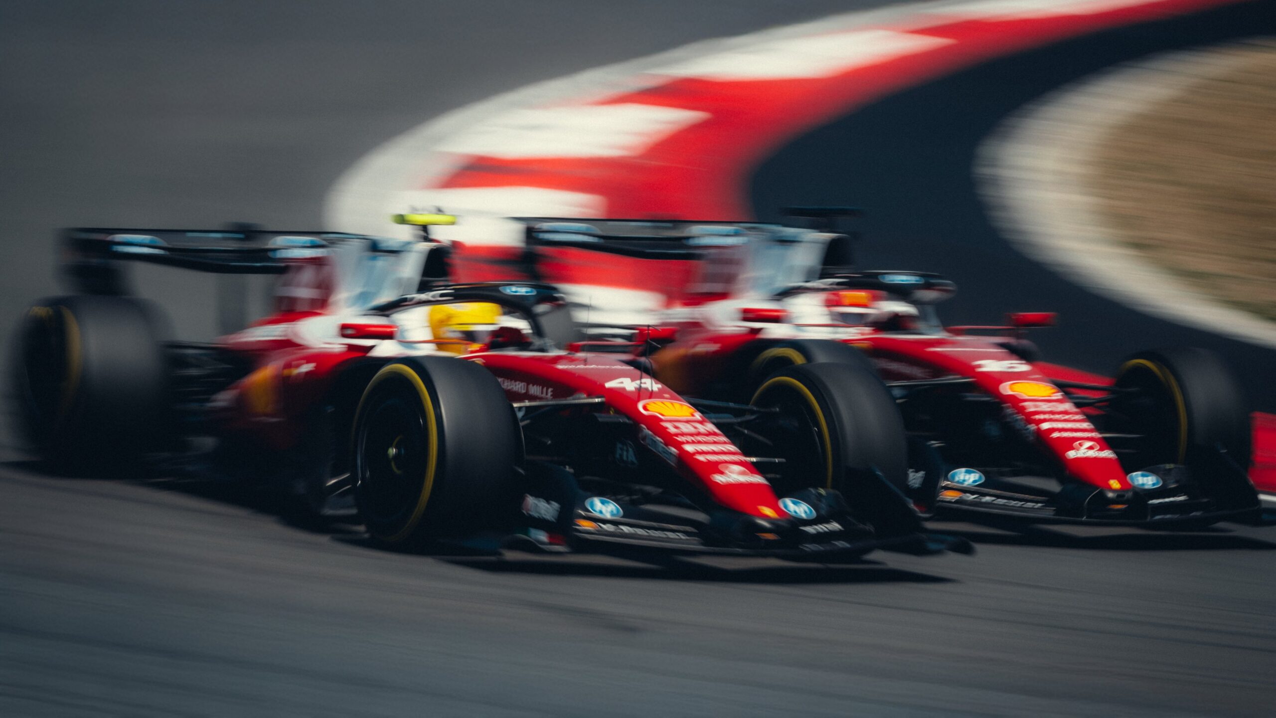 Hamilton: “Il duello prolungato con Leclerc? Questo è quello che succede quando due grandi piloti si rispettano”