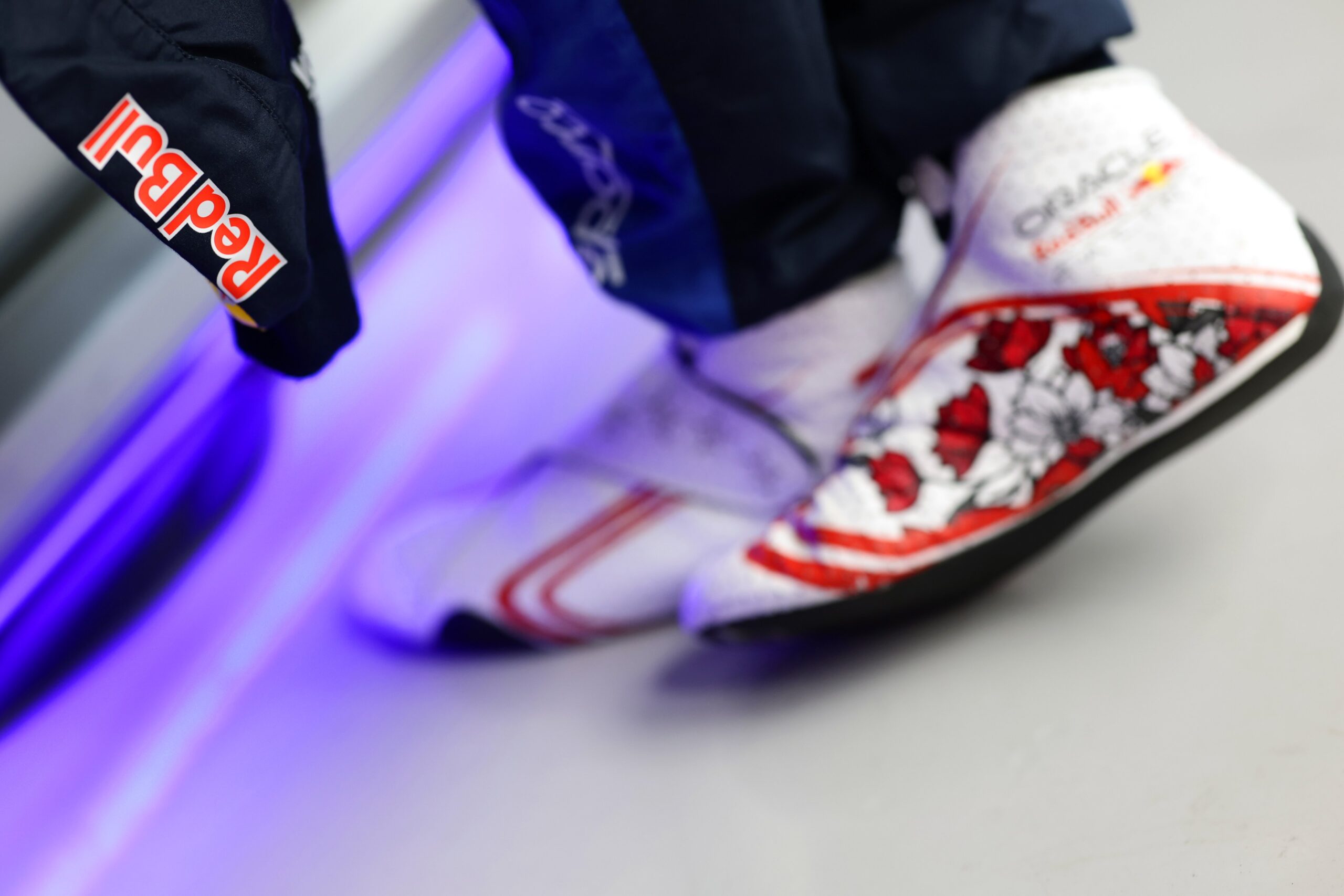 Hill avvisa Verstappen: “Minacce inutili, non puoi sempre ottenere quello che vuoi”