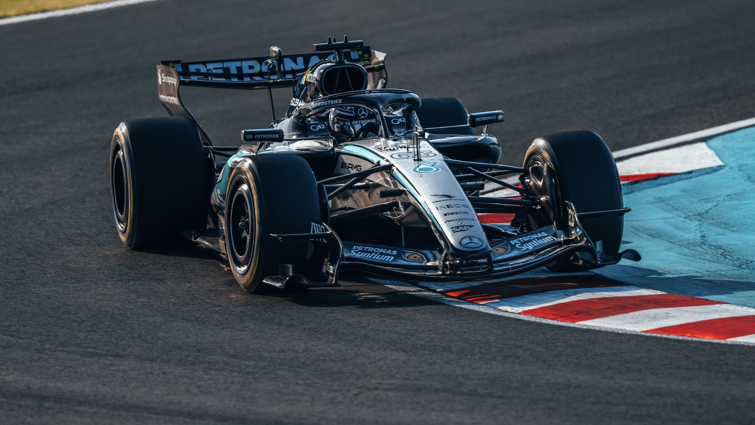 Mercedes, aggirate le norme in materia di sicurezza per estrarre maggiore potenza in qualifica