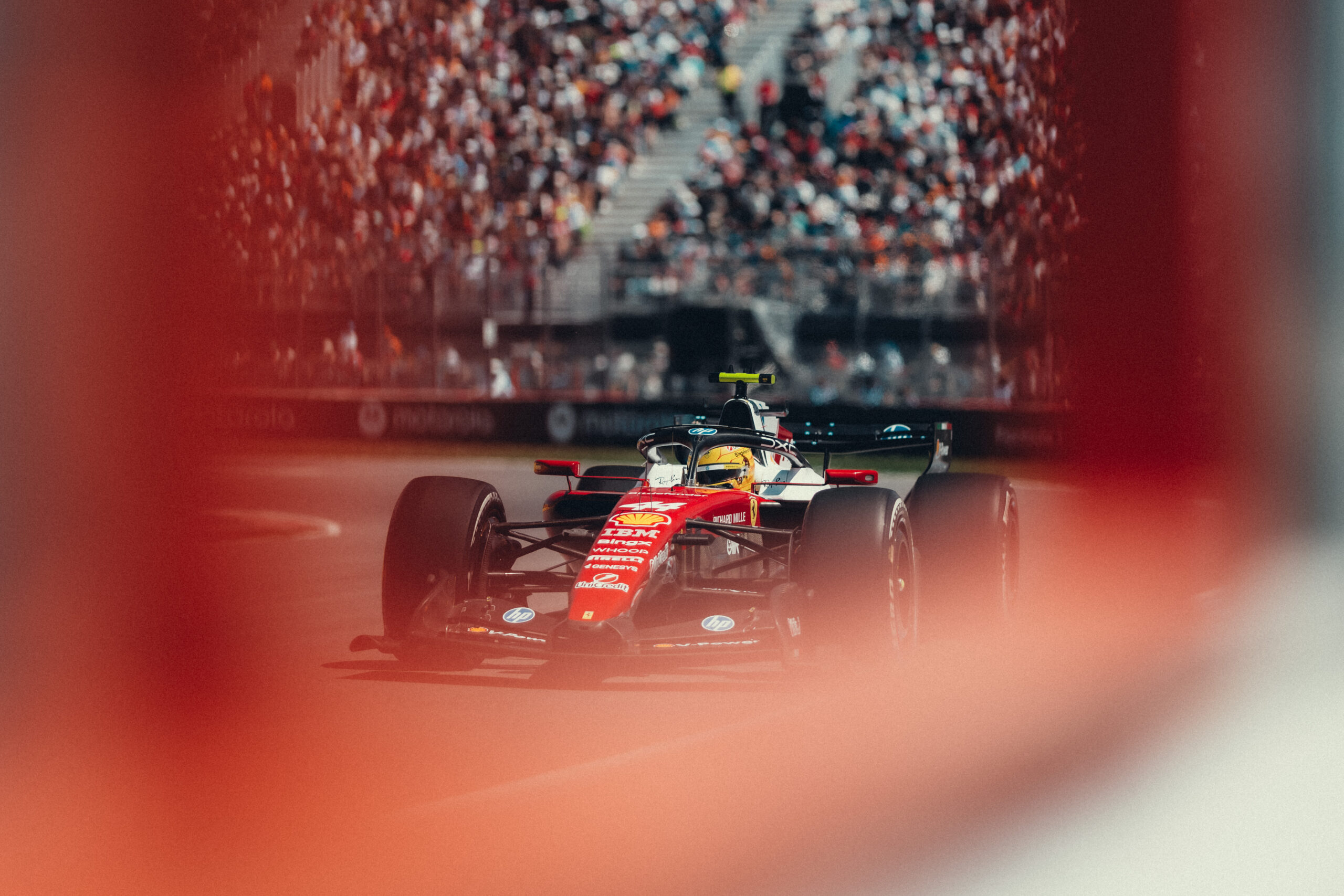 Hamilton: “Ferrari viene da tanti anni complicati, la voglio riportare al vertice”