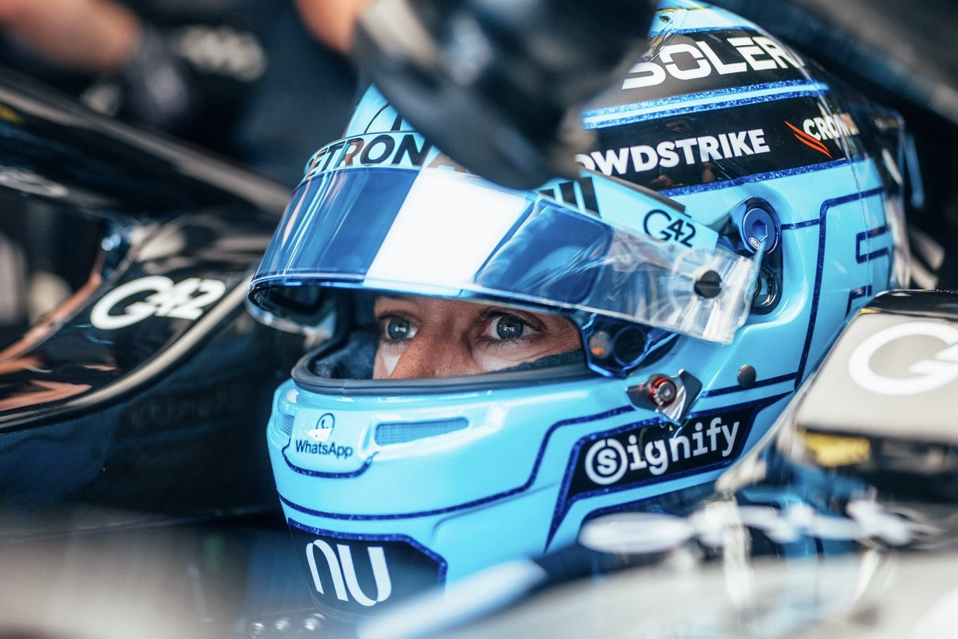 Russell: “Tornare ai V8 sarebbe fantastico, ma nella F1 di 20 anni fa non esistevano i sorpassi”