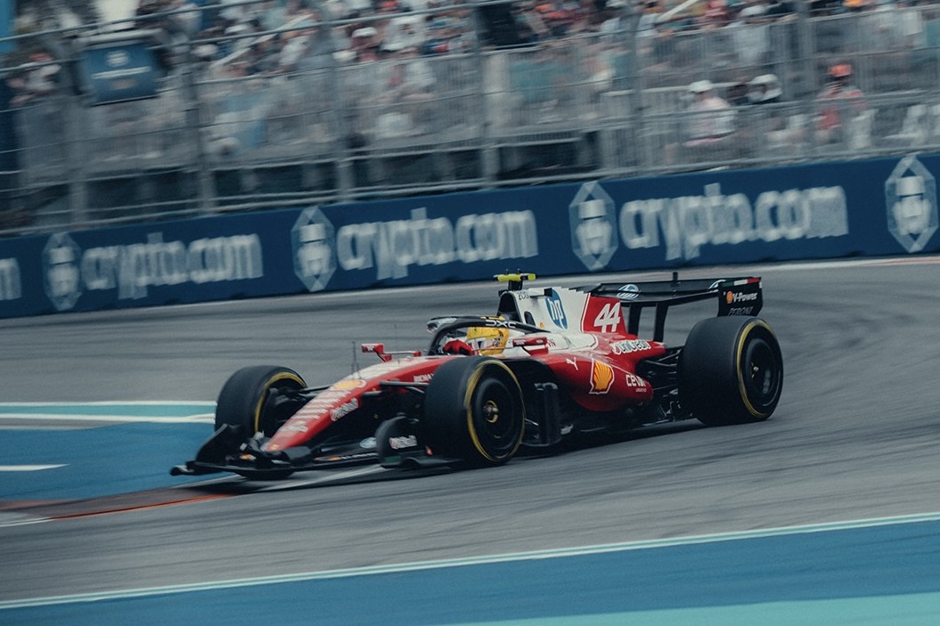 Hamilton durissimo sul simulatore Ferrari: Lewis pronto a smettere di utilizzarlo