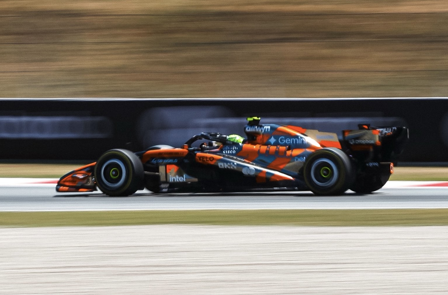 Norris: “Felice che Hamilton ora possa fare il dito medio a tanta gente”