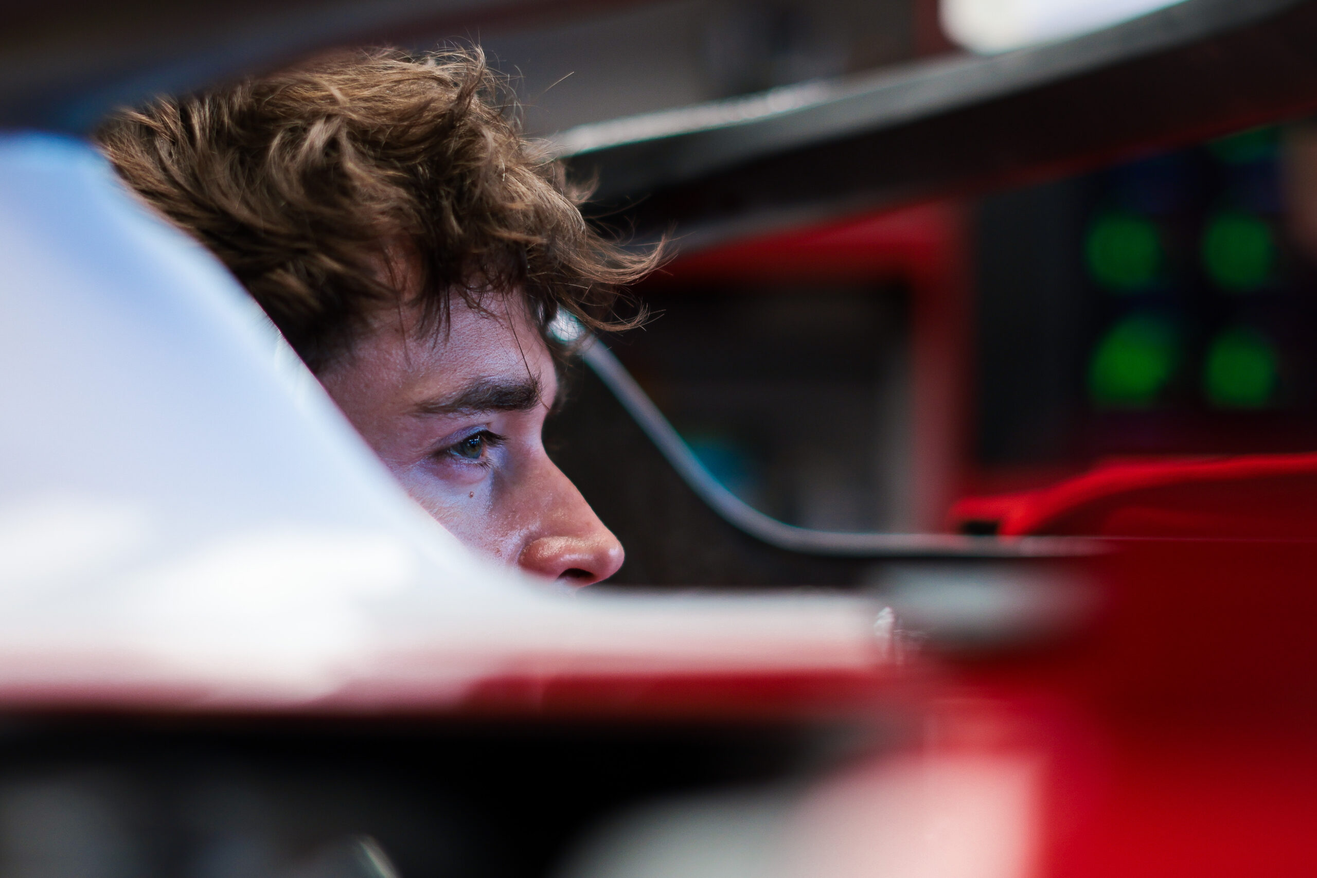 Leclerc: “Mondiale aperto, non ho mai visto una Ferrari così spinta al limite”