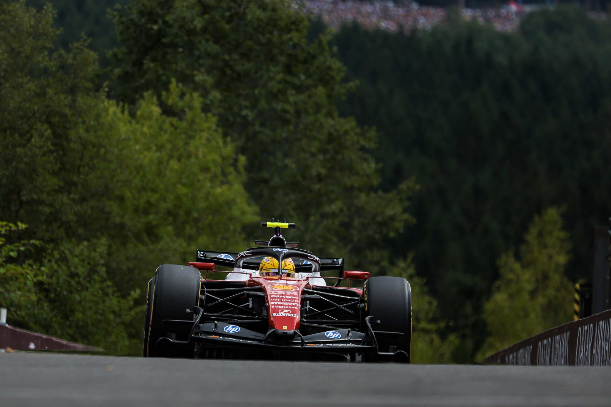 Hamilton: “Il motore perde slancio in rettilineo, ma dalle FP3 faremo dei passi avanti”