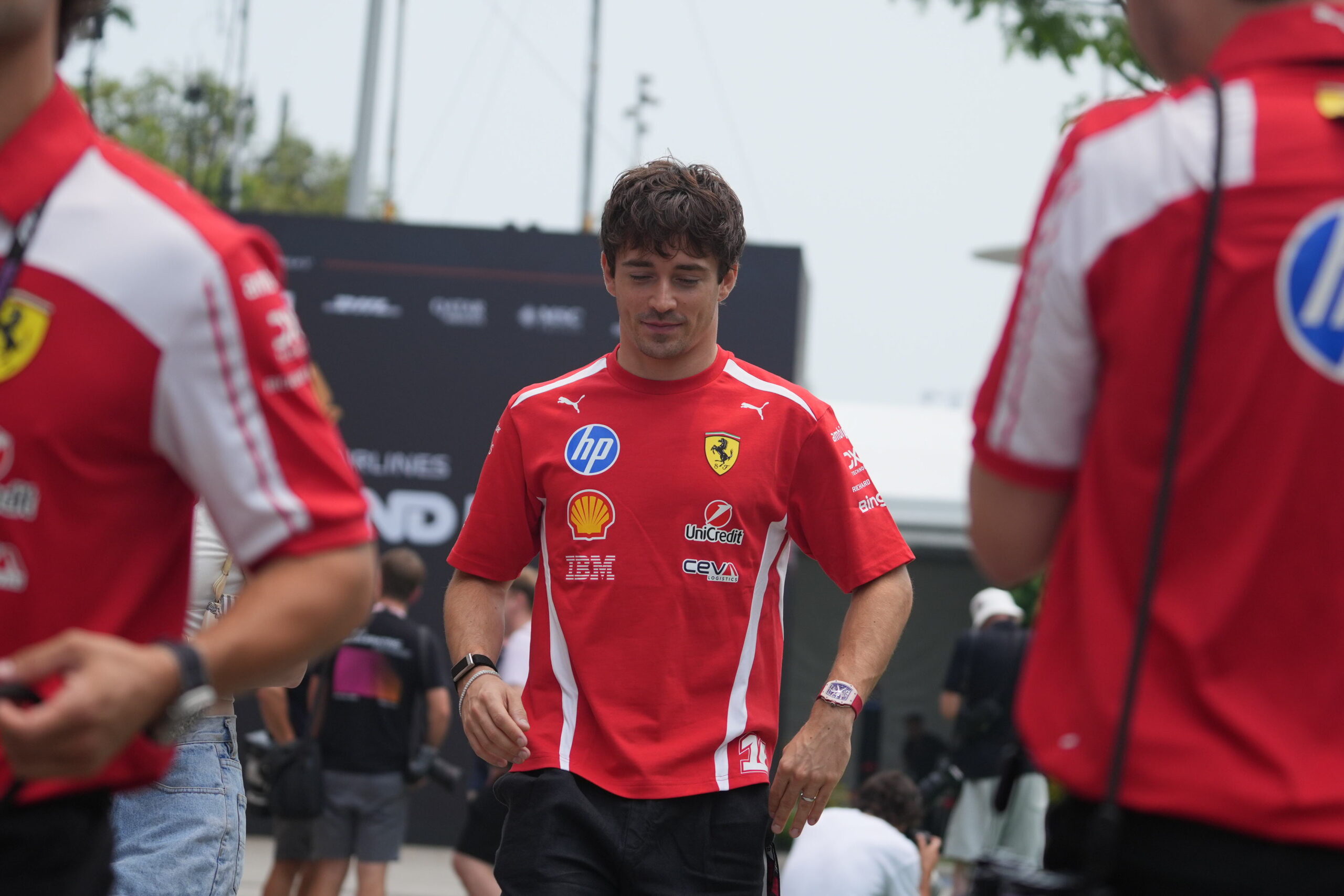Leclerc: “Passare la Red Bull sul rettilineo è quasi impossibile, dovremo inventarci qualcosa”